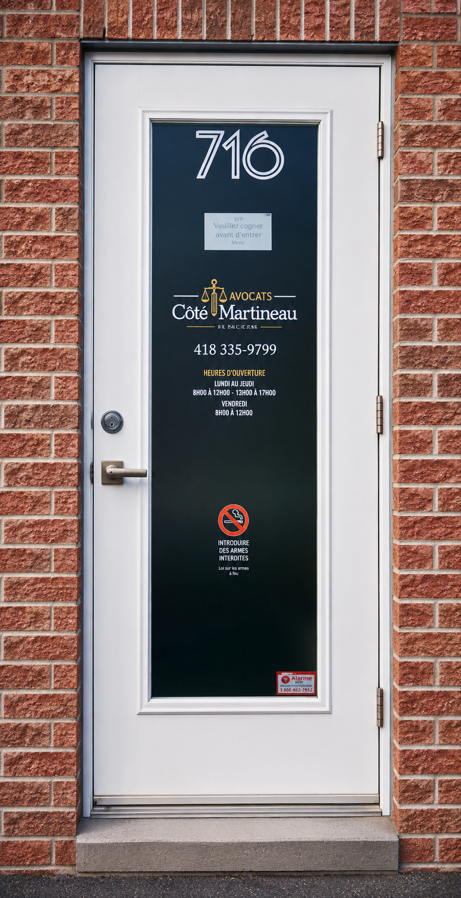 Porte d'entrée du cabinet Côté Martineau, avocats, à Thetford Mines